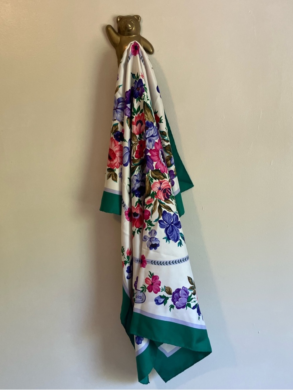 Vintage Floral Gucci Silk Scarf Made in Italy Green Border approx 34” Square - Picture 2 of 6